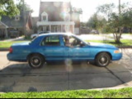2001 Ford Crown Victoria photo