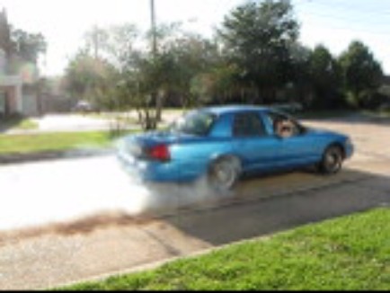 2001 Ford Crown Victoria photo