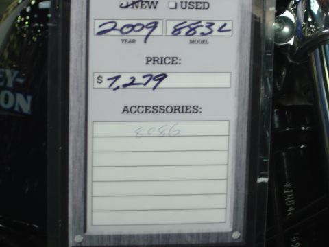 2001 Ford Crown Victoria - A price tag displays vehicle details including year, model, price, and accessories.