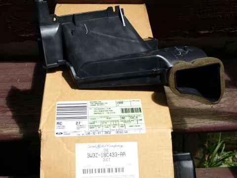 1999 Ford Crown Victoria - A Ford Motor Company air duct part is shown with shipping labels indicating a 2000 date.