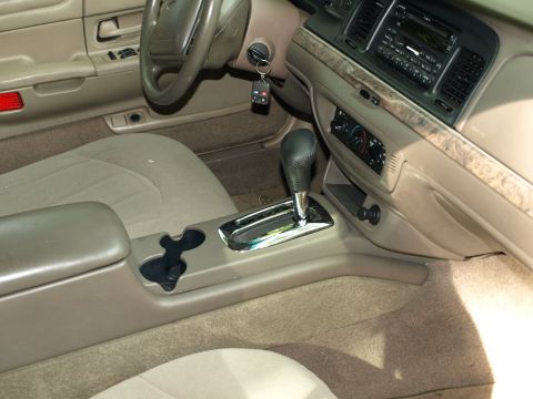 1999 Ford Crown Victoria photo