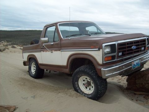 1985 Ford Bronco - This Ford Bronco appears to be from the early 1980s, not a 1985 model.