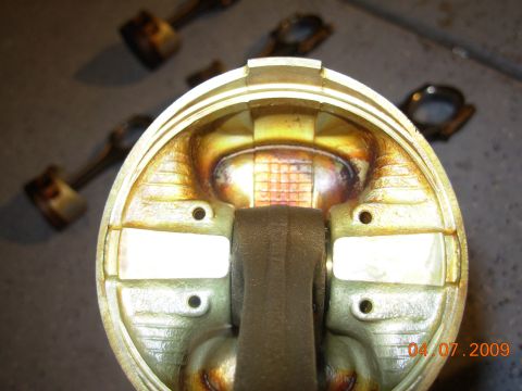 1995 Ford Taurus - Piston #1 This area was harder to clean but in the end it looked new!