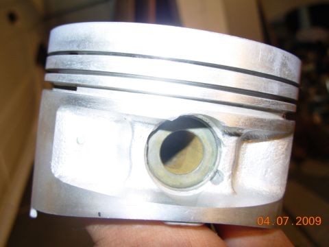 1995 Ford Taurus - Piston #1 Nice and clean groves!