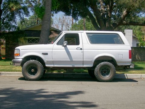 1995 Ford Bronco - New wheels
