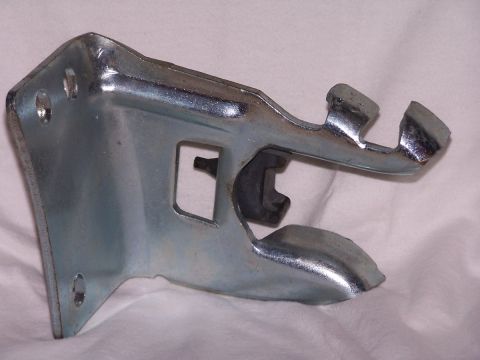 1990 Ford Bronco - Earlier latch -Wrong for a 1990