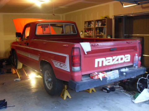 1984 Mazda B2000 photo