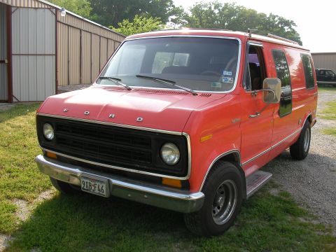 1978 Ford E150 - This van's body style suggests a 1975 model year, not 1978.