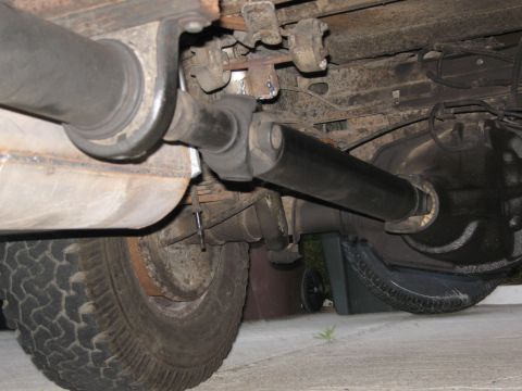1986 Ford Bronco - Underside view of a vehicle's driveshaft and exhaust system, with a Supermotors.net logo visible.