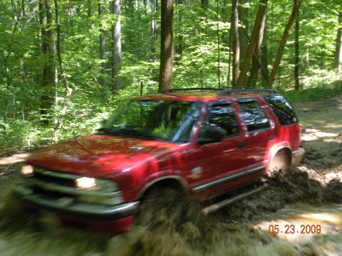 1998 Chevrolet Blazer - a little puddle