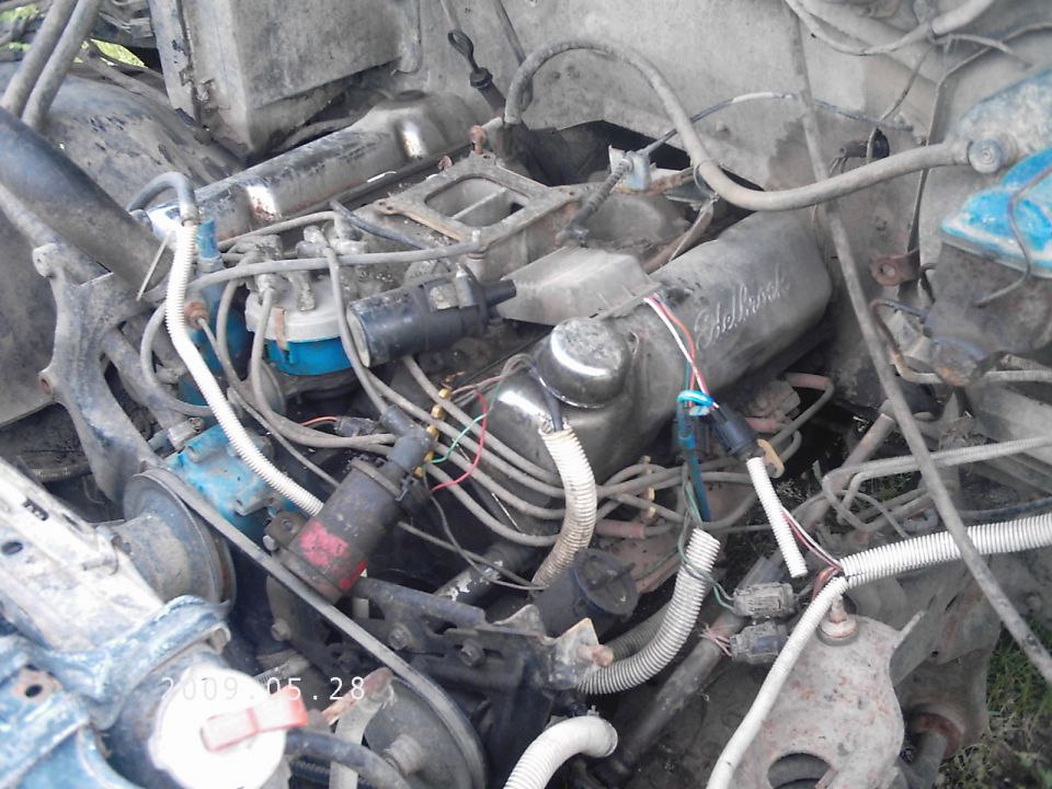 Engine bay with wires, hoses, and an Edelbrock valve cover. Date stamp reads 2009.05.28