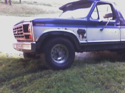 1986 Ford Bronco - just showing tire clearence