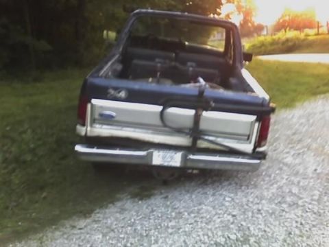 1986 Ford Bronco - kinda hard to tel but there is a broken body mount left rear