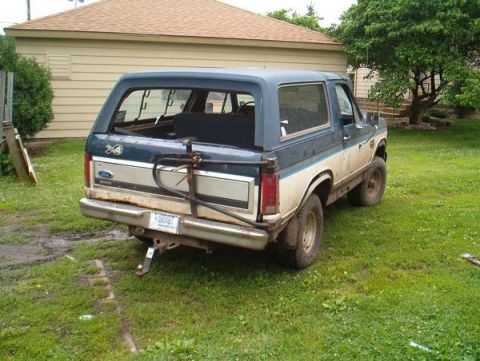 1986 Ford Bronco - first thing i did after getting her home was take a pic, the second was pull the roof off