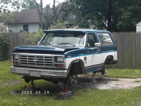 1986 Ford Bronco - The only way to fit the donor on the trailer was with my wheels and tires. So she got stuck on stands.