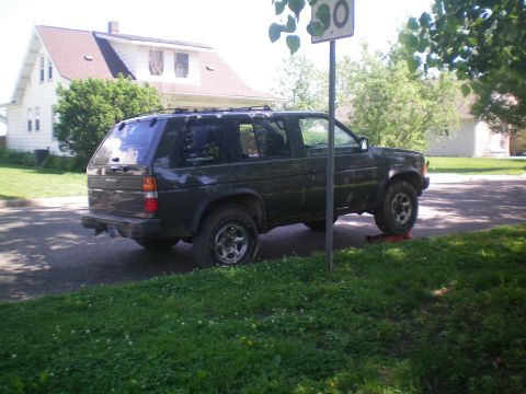 1993 Nissan Pathfinder photo