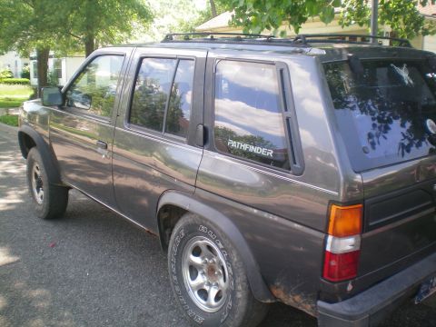 1993 Nissan Pathfinder photo