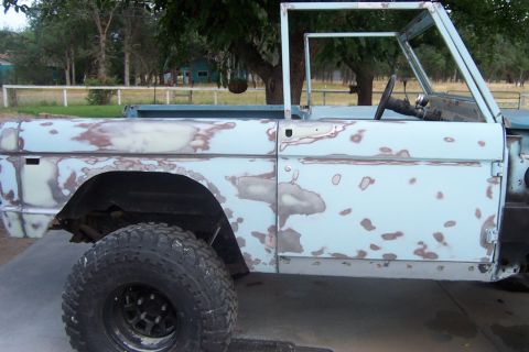 1976 Ford Bronco - lots of sanding