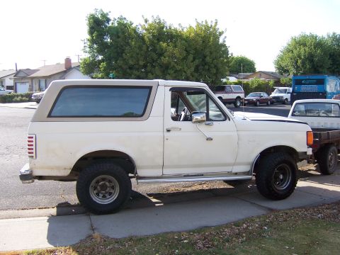 1991 Ford Bronco - This 1991 Ford Bronco is seen from the side, its distinctive removable tan top.