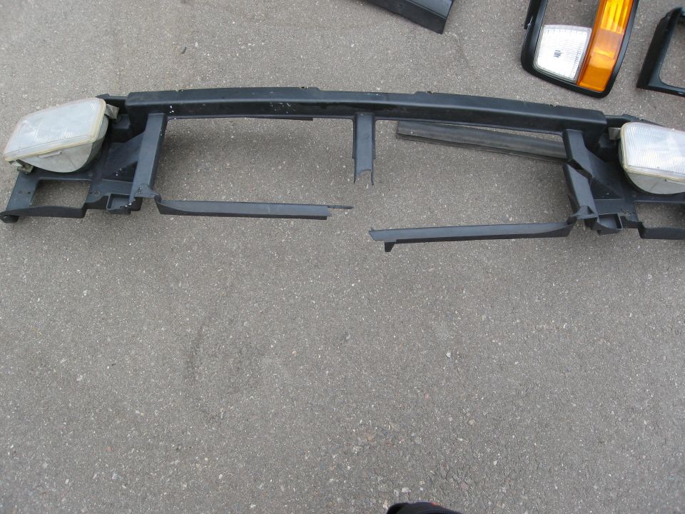 Front grille support with headlights