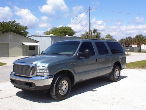 2000 Ford Excursion photo