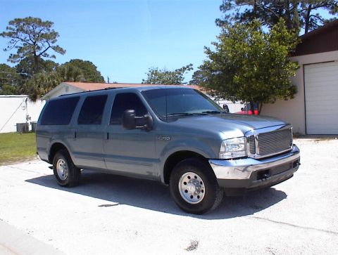 2000 Ford Excursion photo