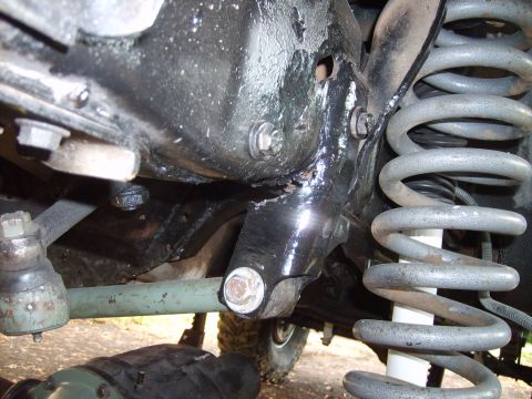 1989 Ford Bronco - Broke the welds on the trac bar braket