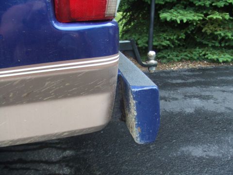 1996 Ford Bronco - Rear view of a 1996 Ford Bronco showing the bumper and a trailer hitch assembly.
