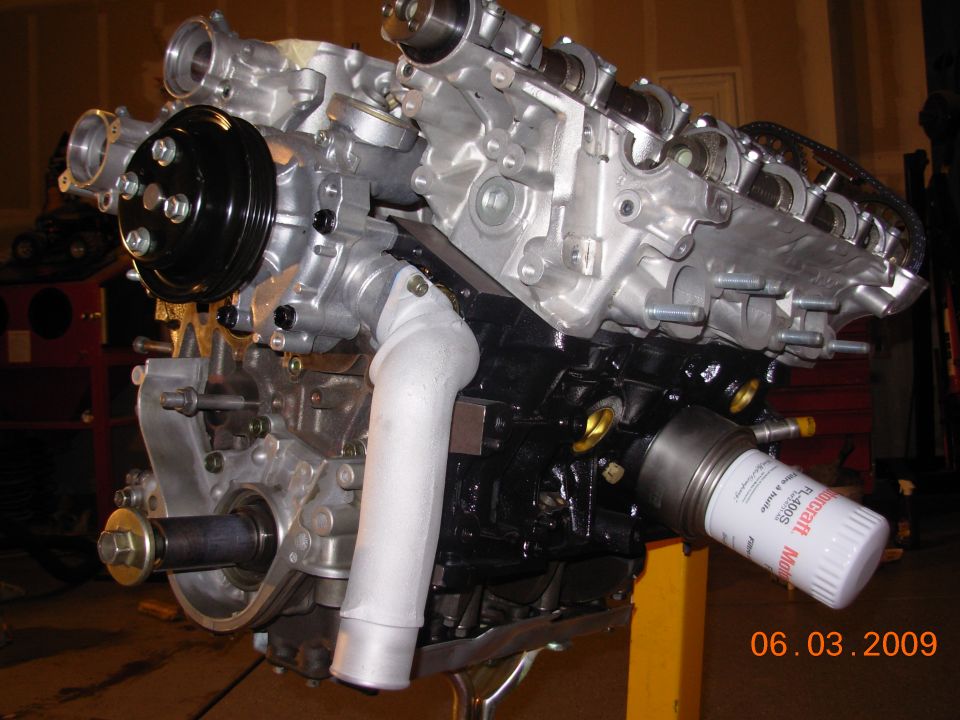 Engine with oil filter and SuperMotors watermark