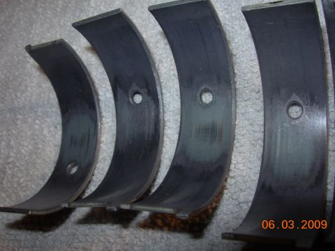 1995 Ford Taurus - Close-up of engine bearings showing signs of wear and damage, with a date stamp of 06.03.2009 visible.