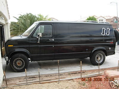 1977 Ford E250 - The side pipes are gone.