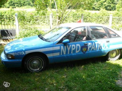 1991 Ford Crown Victoria - nypd caprice clowncar