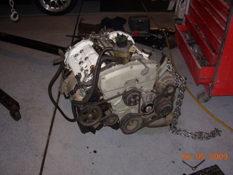 1995 Ford Taurus - Engine assembly on the floor, ready for transport or installation.