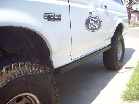 1995 Ford Bronco - Side view of a 1995 Ford Bronco XLT showing the door, fender, and tire.