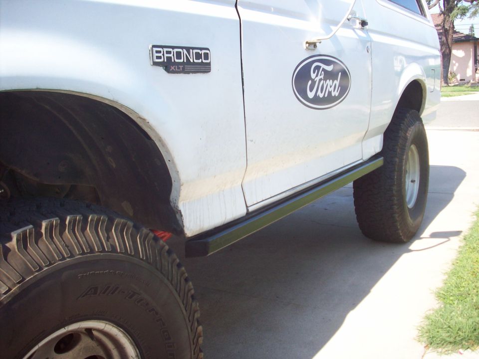 1995 Ford Bronco XLT side view with Ford oval emblem and Bronco badge