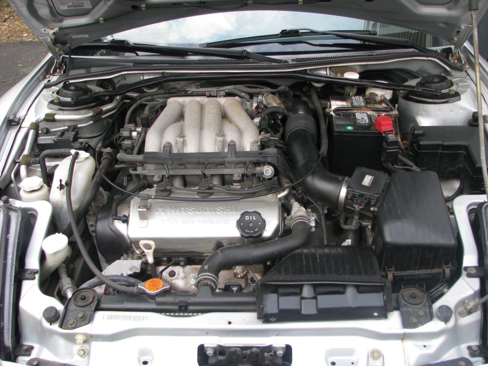 Engine bay with V6 engine and "MITSUBISHI" lettering