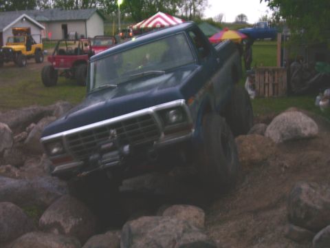 1978 Ford Bronco - rocks hurt.