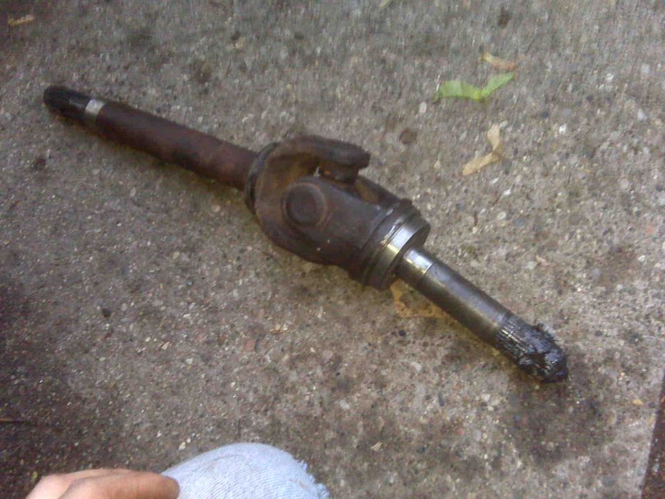 Driveshaft U-joint assembly on concrete