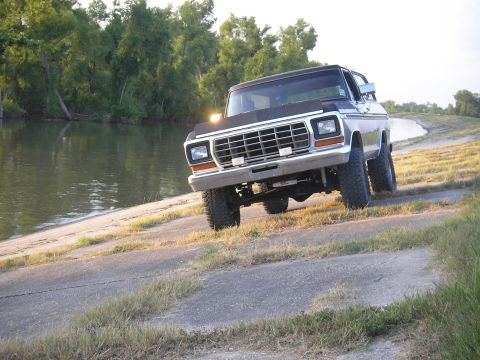 1979 Ford Bronco - swollen river.