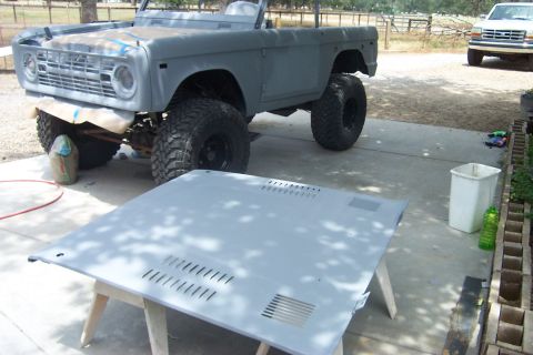 1976 Ford Bronco - now the whole bronco in urethane sealer