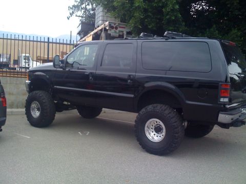 2000 Ford Excursion photo