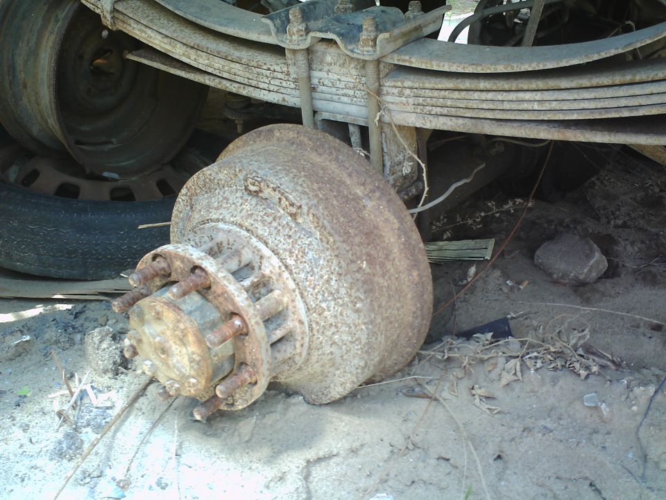 Rusted brake drum and hub assembly with leaf springs above