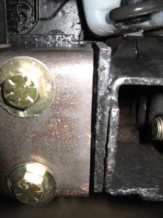 1993 Ford Bronco - Detail of metal brackets and bolts, with Supermotors.net branding at the bottom.