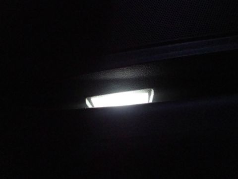 2008 Chrysler 300 - Illuminated interior light in a vehicle cabin, with Supermotors.net branding at the bottom right.