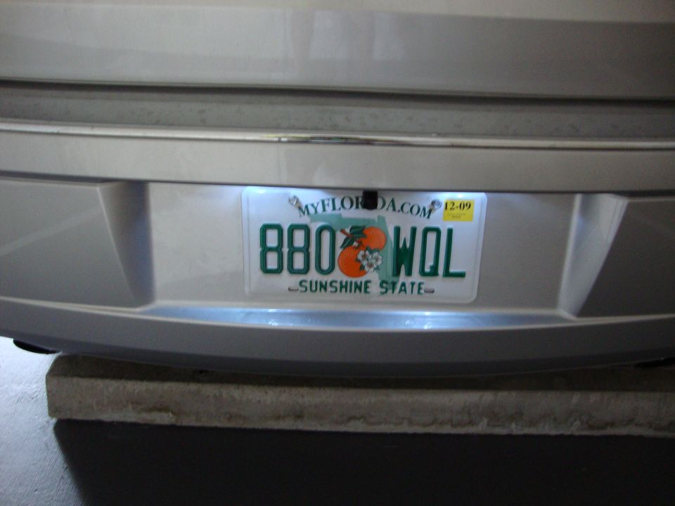 Rear bumper with license plate 880 WQL and 12-09 expiration