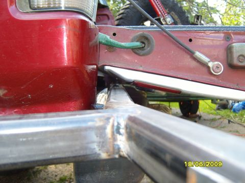 1989 Ford Bronco - Custom rear bumper installation on a red SUV, with a date stamp of 18/06/2009 visible.