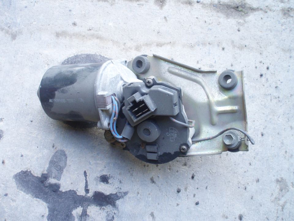 Windshield wiper motor assembly with wiring harness and mounting bracket