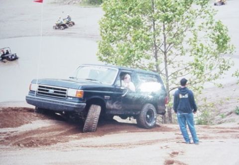 1989 Ford Bronco - Another pic of me stuck on the sand hill. May 31, 2003.