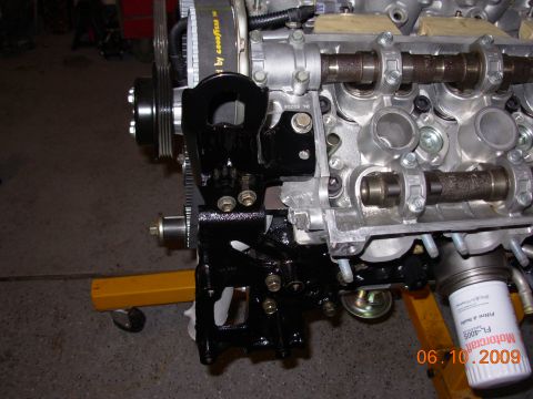 1995 Ford Taurus - Close-up of an engine block with a black bracket and a Motorcraft FL-400S oil filter visible.