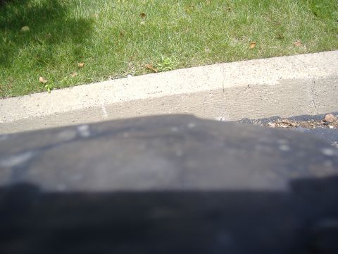 1988 Ford Bronco - Close-up view of tire tread, with a Supermotors.net watermark visible in the lower right corner.